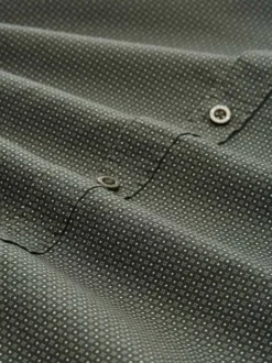 Chemise en coton kaki à motifs pourvue d'une coupe droite et d'un col français
