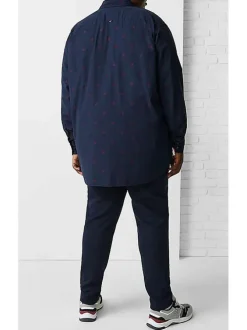 Chemise en coton marine avec une coupe slim col américain et motif monogramme