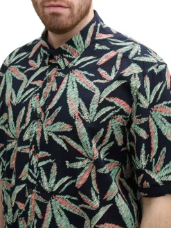 Chemise en coton marine et verte à motif floral, coupe droite et col à revers
