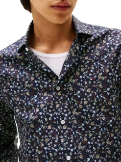 Chemise en coton marine ornée d'un motif floral avec un col à rabats
