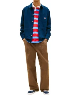 Chemise en coton marine uni avec une coupe droite et un col à revers