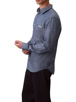 Chemise en coton marine unie avec une coupe droite et un col à revers