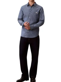 Chemise en coton marine unie avec une coupe droite et un col à revers