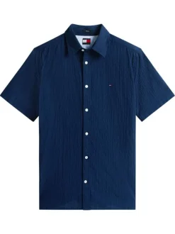 Chemise en coton marine unie avec une coupe droite et un col à revers