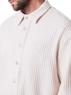 Chemise en coton mélangé écrue unie pourvue d'un col chemise