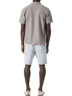 Chemise en coton mélangé taupe unie avec une coupe droite et 1 poche