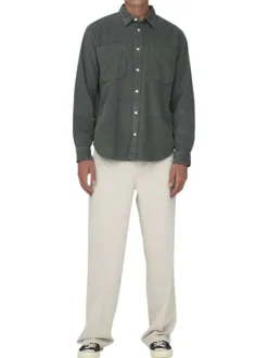 Chemise en coton mélangé verte sapin en velours côtelé à coupe regular fit
