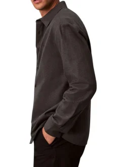 Chemise en coton noir unie coupe droite avec un col à revers