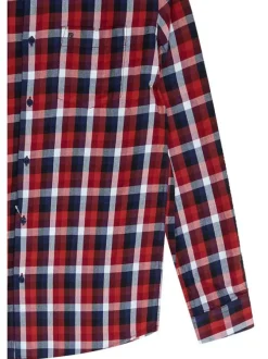 Chemise en coton rouge à carreaux avec une coupe droite et un col français