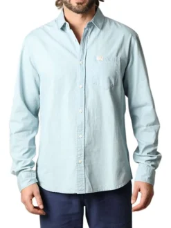 Chemise en coton stone unie avec une coupe droite et une petite poche