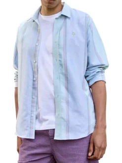 Chemise en coton verte à rayures avec une coupe droite et un col français