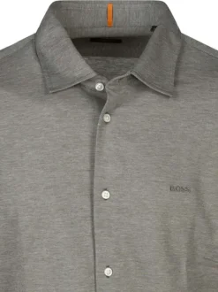 Chemise en coton verte unie avec boutonnière nacrée et logo brodé