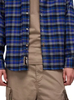 Chemise en flanelle bleue à carreaux en coton avec une coupe droite