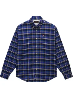 Chemise en flanelle bleue à carreaux en coton avec une coupe droite