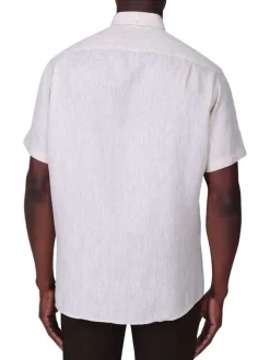 Chemise en lin beige unie avec une coupe droite et un col boutonné
