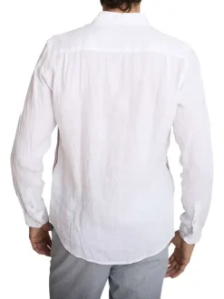 Chemise en lin blanc à coupe droite pourvue d'un col à revers