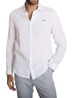 Chemise en lin blanc à coupe droite pourvue d'un col à revers