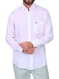 Chemise en lin blanche unie avec une coupe droite et un col boutonné
