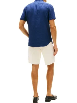 Chemise en lin bleue à coupe droite pourvue d'un col boutonné