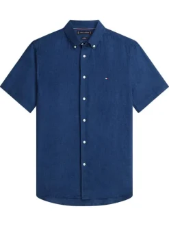 Chemise en lin bleue à coupe droite pourvue d'un col boutonné