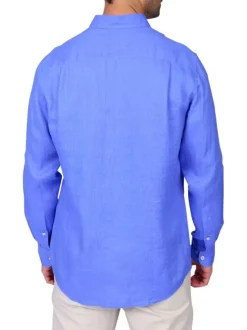 Chemise en lin bleue unie avec une coupe droite et un col boutonné