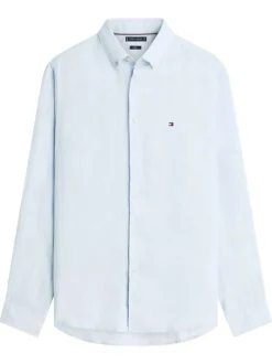 Chemise en lin ciel à coupe droite pourvue d'un col boutonné