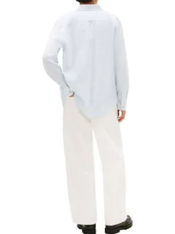Chemise en lin et coton bleu clair unie avec une coupe droite et un col à revers