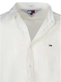 Chemise en lin et coton écrue unie pourvue du logo brodé sur la poitrine