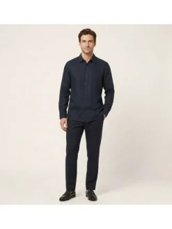 Chemise en lin marine à coupe droite pourvue d'un col à revers
