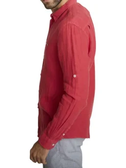 Chemise en lin rouge à coupe droite pourvue d'un col à revers