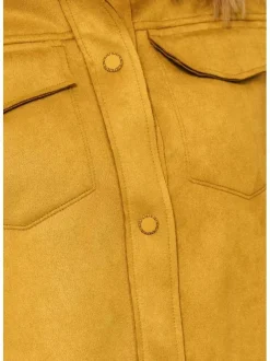 Chemise en suédine moutarde avec une coupe droite et col italien