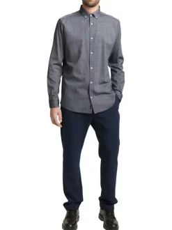 Chemise grise uni avec une coupe ajustée et un col boutonné