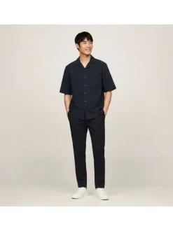 Chemise marine à coupe droite pourvue d'un col cubain et de manches courtes