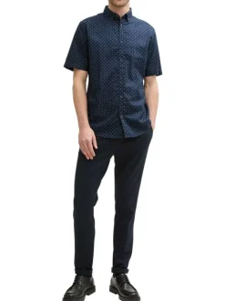 Chemise marine à pois blancs avec coupe regular fit et col boutonné