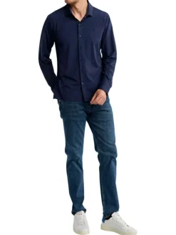 Chemise marine unie pourvue d'un col français et d'une coupe slim