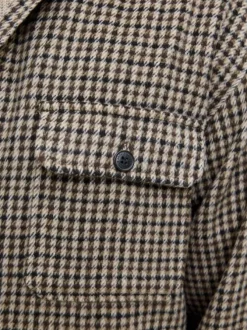 Chemise marron à motif pied de poule avec une coupe droite et 2 poches