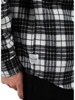 Chemise noire et blanche à carreaux coupe regular fit avec 2 poches et patchs cousus