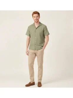 Chemise olive en crochet pourvue d'un col cubain et de manches courtes