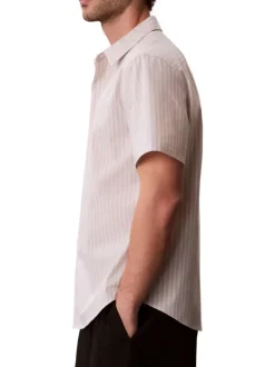 Chemise à rayures verticales en coton beige pourvue d'un col à revers