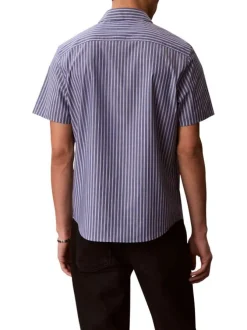 Chemise à rayures verticales en coton bleue pourvue d'un col à revers