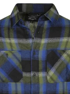 Chemise verte à carreaux avec un col à revers et des manches longues