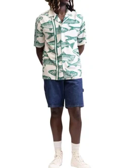 Chemise verte à motifs avec une coupe droite et un col cubain