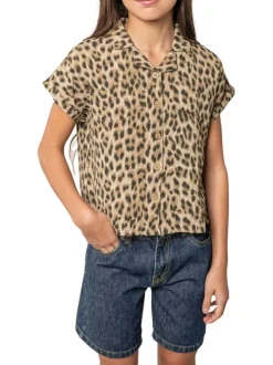 Chemisier beige animalier pourvu d'une coupe droite et d'un col à revers
