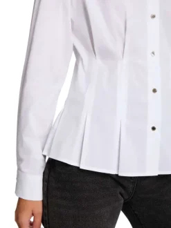 Chemisier blanc uni avec une coupe cintrée et un col à revers