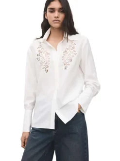Chemisier blanc uni avec une coupe droite et un motif floral ajouré