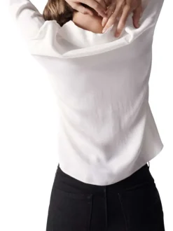 Chemisier blanc uni satin froncé au niveau de la patte de boutonnage