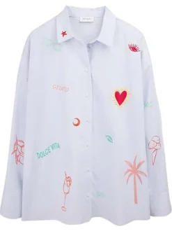 Chemisier bleu à motifs brodés avec une coupe droite et un col chemise