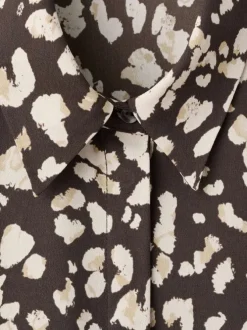 Chemisier chocolat à motif animalier imprimé avec une coupe droite