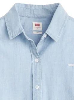 Chemisier denim en coton bleu ciel uni à coupe droite avec le logo brodé