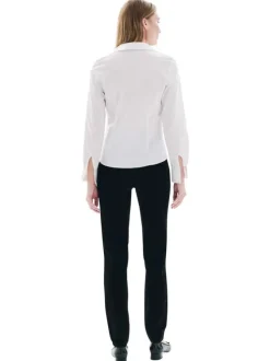Chemisier en coton biologique blanc uni avec une coupe ajustée